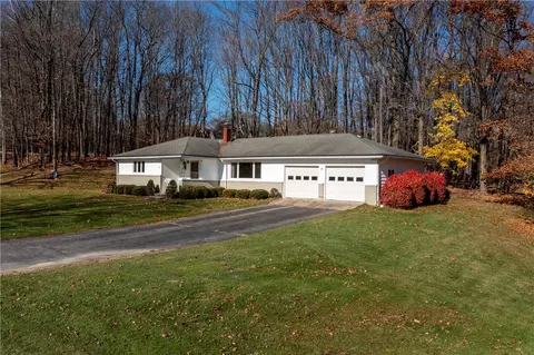 7 West Dr, Greenville, PA 16125