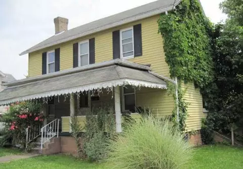 38 5th Ave, Scottdale, PA 15683