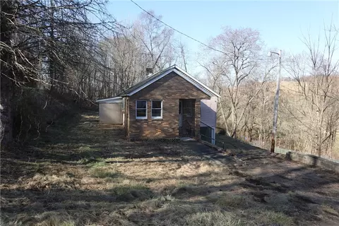 105 Laurel Rd, Daisytown, PA 15427