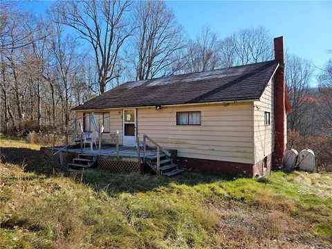 1525 Climax Rd, New Florence, PA 15944