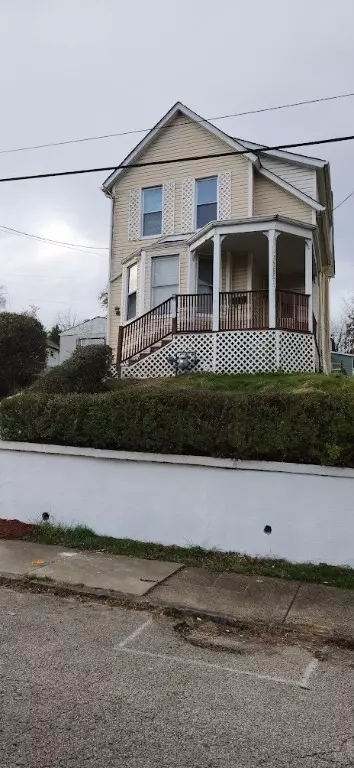 810 Oak St, Duquesne, PA 15110