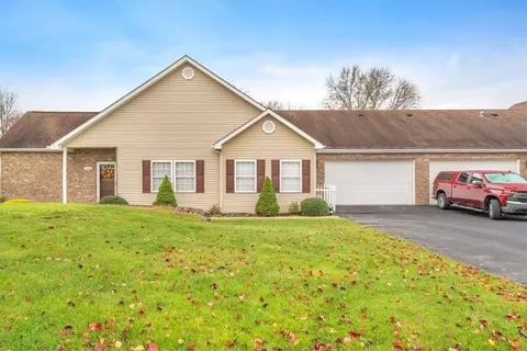 120 Clearwater Dr, Ellwood City, PA 16117