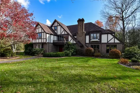 5 Oakhurst Dr, Butler, PA 16002
