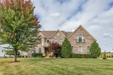 110 Pemberley Dr, Cranberry Township, PA 16066