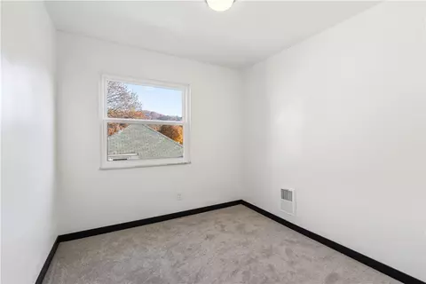 225 Sherman Ave, Vandergrift, PA 15690 photo 17