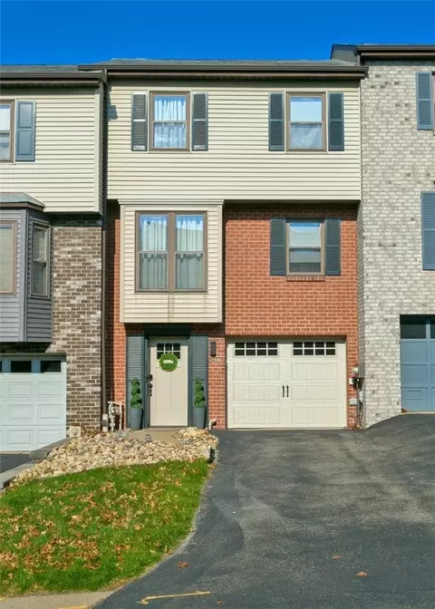 7339 Beacon Hill Dr, Pittsburgh, PA 15221