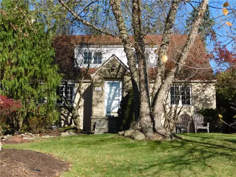 301 Streets Run, Pittsburgh, PA 15236