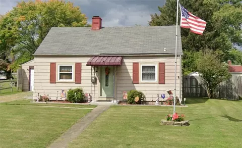 560 Carnegie Ave, Sharon, PA 16146