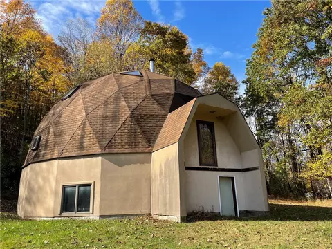 208 Heasley Hollow Rd, Vandergrift, PA 15690