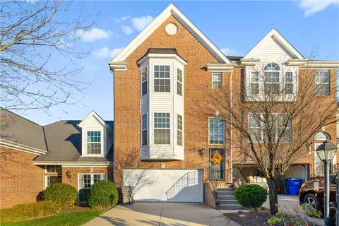 806 Strasburg Dr, Mars, PA 16046