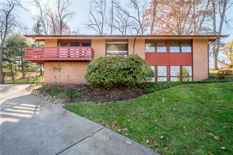 132 Highland Dr, Mcmurray, PA 15317