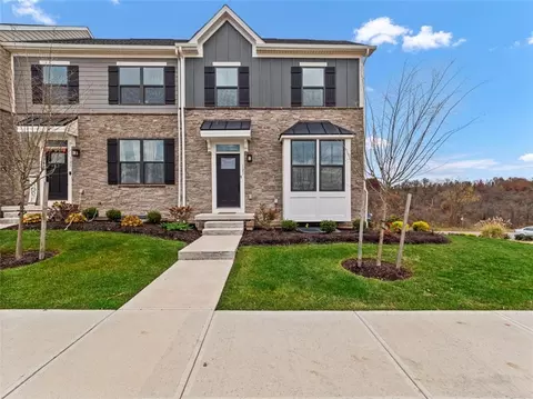 127 Marketplace Ave, Coraopolis, PA 15108