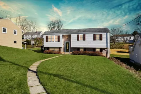 212 Columbia Dr, Canonsburg, PA 15317