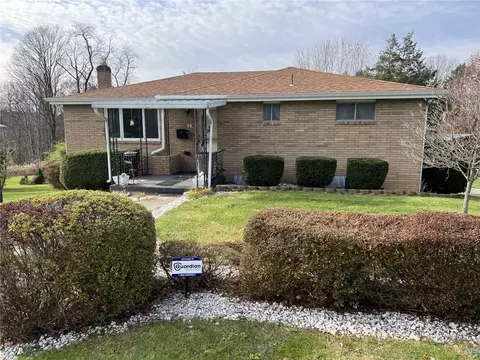 38 Sunset Strip, Uniontown, PA 15401