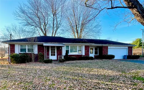 17 N Foster Rd, Jackson Center, PA 16133