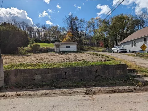 425 Huntingdon Rd, Yukon, PA 15698