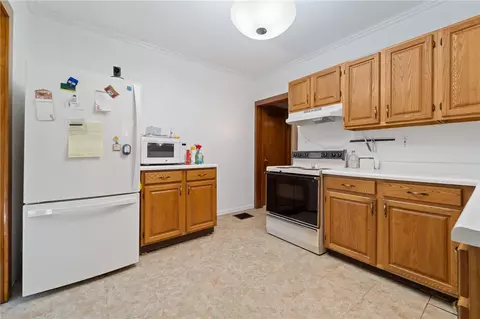 338 Brownlee Rd, Eighty Four, PA 15330 photo 9