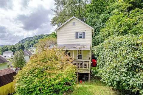 318 Harrison St, East Vandergrift, PA 15629