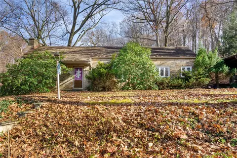 103 Bradford Ln, Jeannette, PA 15644