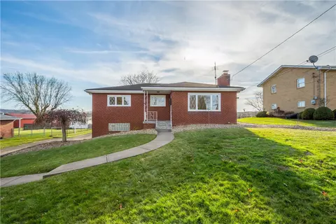 221 Locust Ave, Houston, PA 15342
