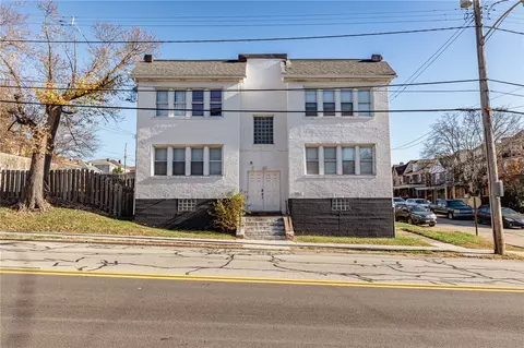 2015 West St, Munhall, PA 15120