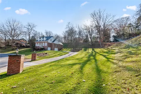 601 Golden Oaks Ln, Pittsburgh, PA 15237