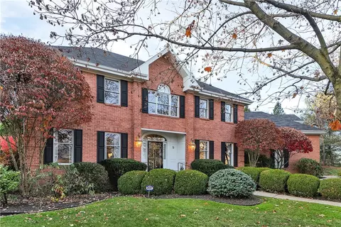 9 Grayhurst Dr, Pittsburgh, PA 15235