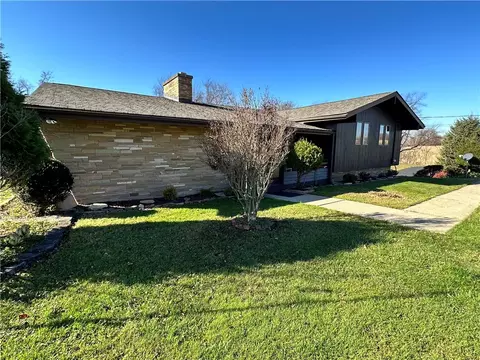 7082 National Pike, Smock, PA 15480