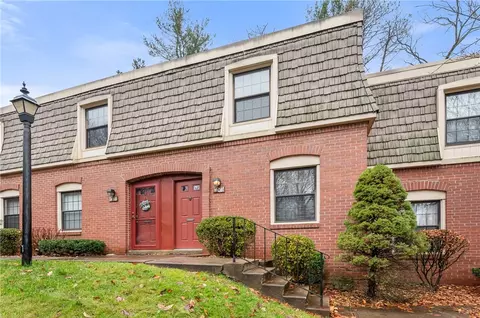408 Country View Ct, Pittsburgh, PA 15205