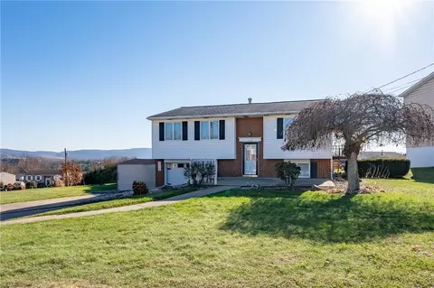 216 Eleanor Dr, Latrobe, PA 15650