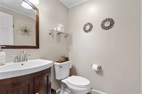Bath - 146 Biskup Ln, Monaca, PA 15061 photo 1 of 5