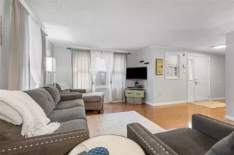 Living - 146 Biskup Ln, Monaca, PA 15061 photo 2 of 10