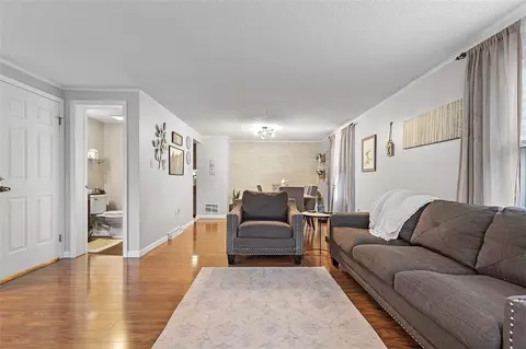 Living - 146 Biskup Ln, Monaca, PA 15061 photo 3 of 10