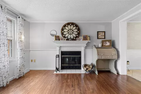 Living - 146 Biskup Ln, Monaca, PA 15061 photo 5 of 10