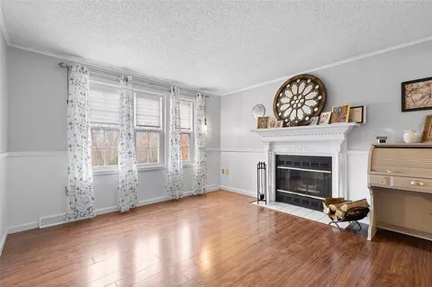 Living - 146 Biskup Ln, Monaca, PA 15061 photo 4 of 10
