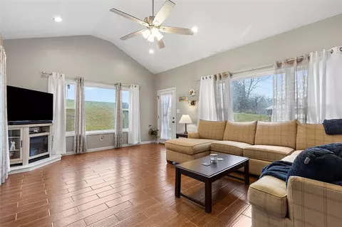Living - 146 Biskup Ln, Monaca, PA 15061 photo 6 of 10