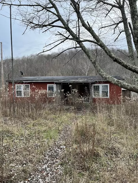 1561 Jollytown Rd, New Freeport, PA 15352