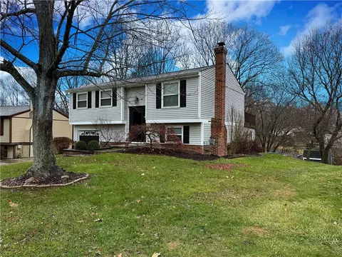 1105 Sodbury Dr, South Park, PA 15129