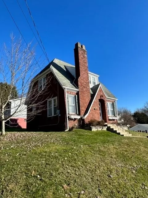 750 N Huffman St, Waynesburg, PA 15370