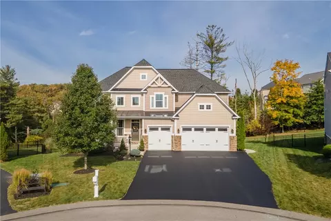 4068 Bentwood Dr, Canonsburg, PA 15317