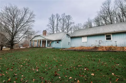 1647 Park Dr, Clarksburg, PA 15725
