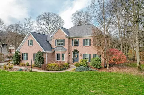 4004 Forest Glen Dr, Greensburg, PA 15601