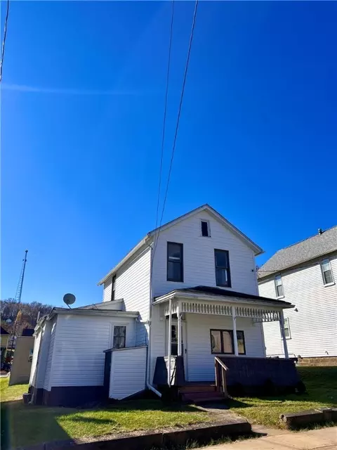 219 Lowell St, Vandergrift, PA 15690