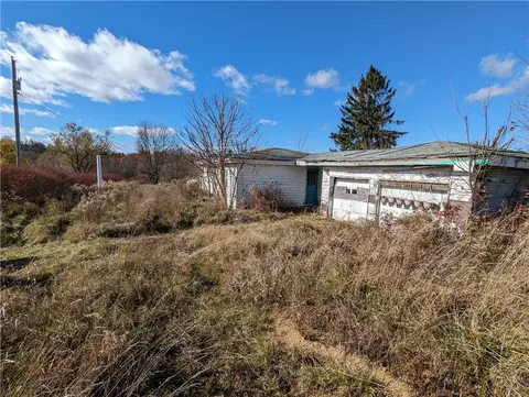 1693 Pleasant Grove Rd, Claysville, PA 15323