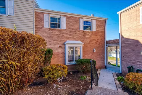 5 Oxford Ct, Pittsburgh, PA 15237