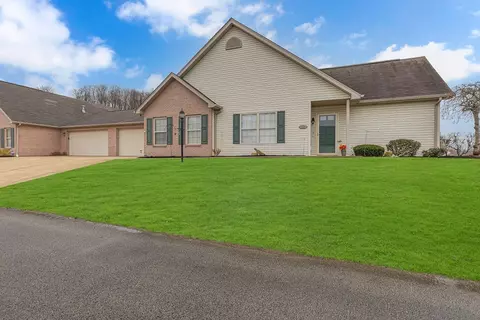 1026 Timberwood Dr, Beaver Falls, PA 15010