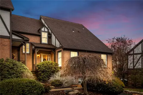 212 Thornberry Cir, Pittsburgh, PA 15234