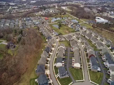 154 Seneca Pl, Mars, PA 16046 photo 2