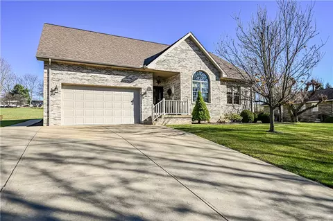 416 Louis Dr, Latrobe, PA 15650