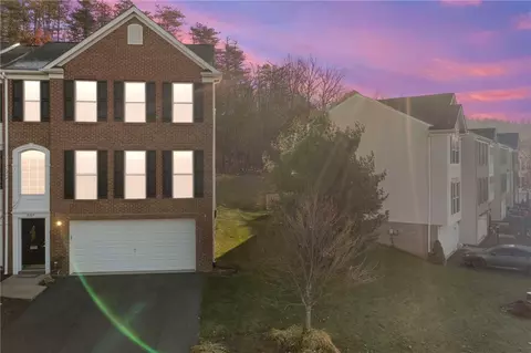 8304 Club Side Dr, Mars, PA 16046